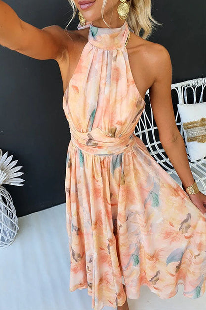 Erlinda – Maxikleid mit Wasserfarbenprint Neckholder und offenem Rücken